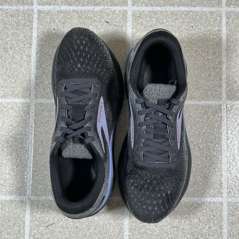 Brooks worn but